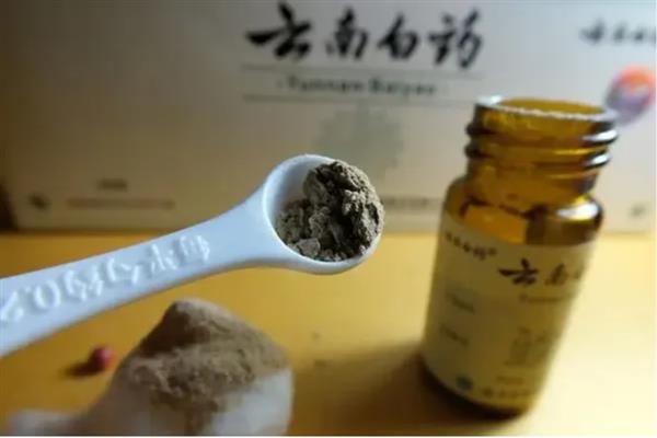 狗狗伤口发炎怎么办，情况不严重可先消毒再涂抹乳酸依沙吖啶溶液