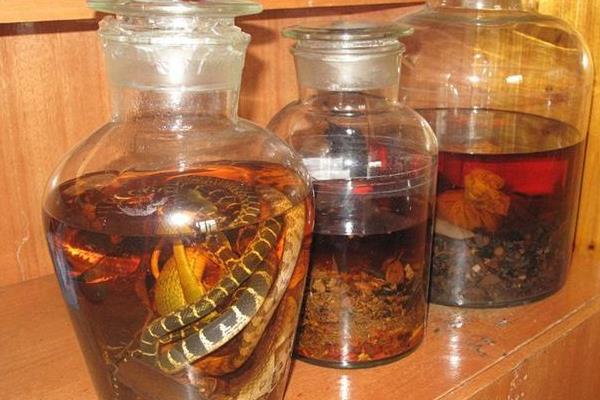 湖南永州土的特产，有异蛇酒、江永五香等