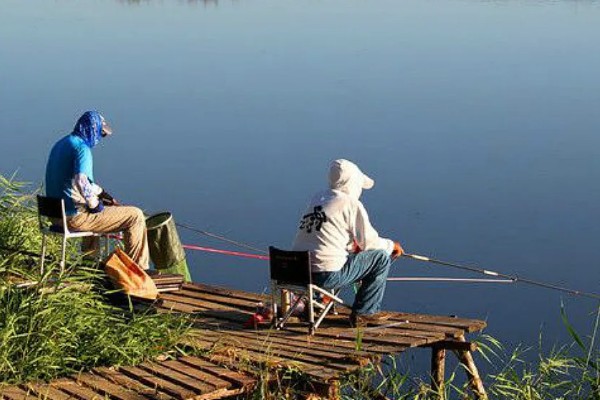 春天是钓深水还是浅水,需根据温度和鱼情决定