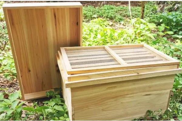 蜂箱的适宜颜色，黄色、白色、蓝色都很合适