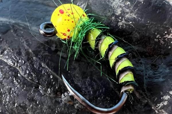 钓鳟鱼用什么鱼饵,推荐真饵或拟饵