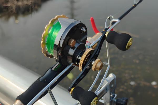 重铅筏钓与微铅筏钓的区别，使用频率、操作难度等方面不同