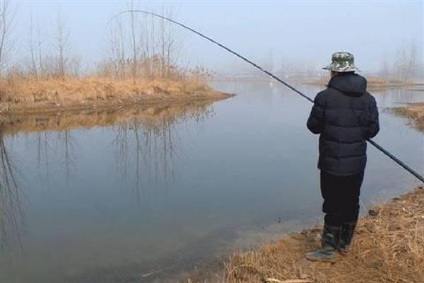冬天怎么钓水库的鱼,晴天的中午垂钓为佳
