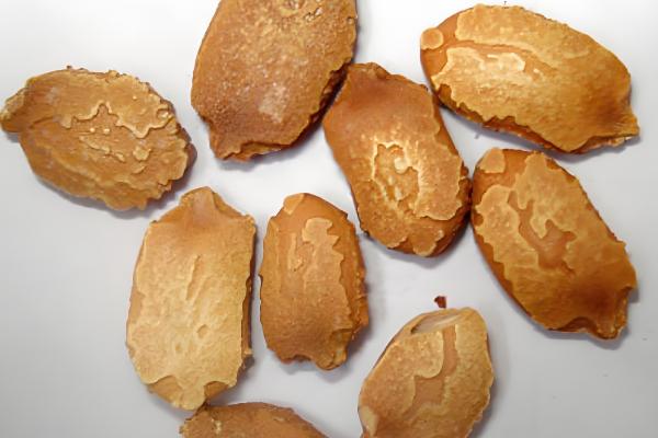 苦瓜的收获时间，开花后经过15天左右即可采收