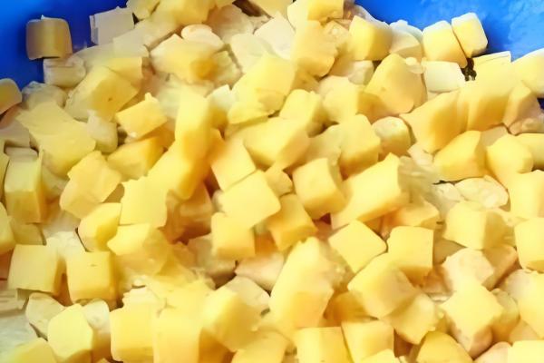 怎么用七星漂逗钓鲤鱼，轻轻将饵料稍微提起来再放下去