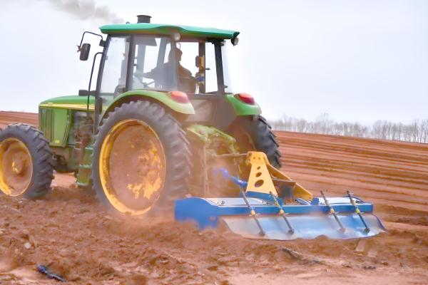 旋耕机适合用高速还是低速,先低速耕翻一遍再高速翻耕