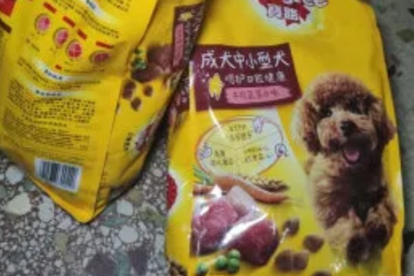 挑选狗粮的注意事项，首先要注意狗粮成分