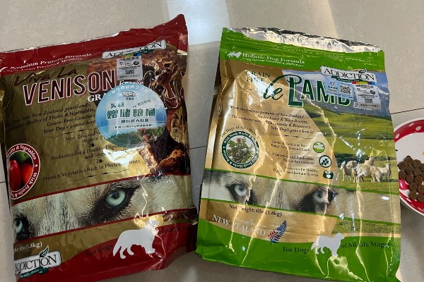 挑选狗粮的注意事项，首先要注意狗粮成分