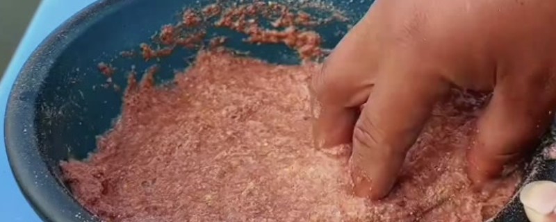 捕黄鳝饵料配方，主要有以下2种配方