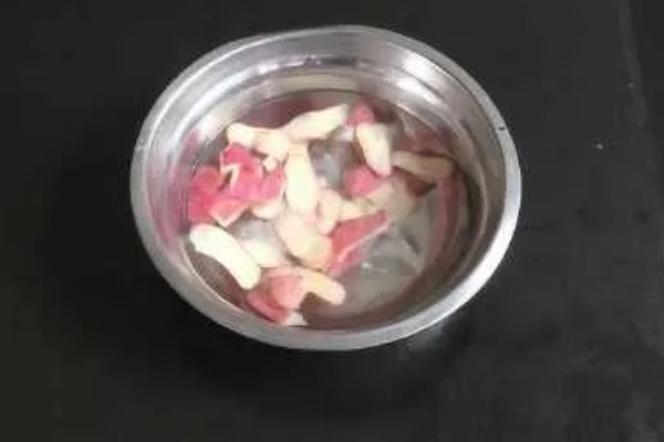 苹果皮泡水多长时间才能浇花，密封发酵一周即可使用