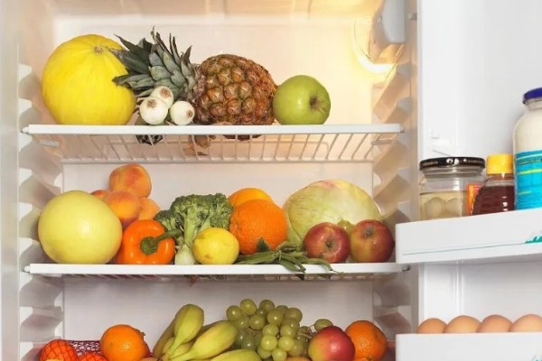 菠萝的催熟方法，与成熟的水果放在一起即可