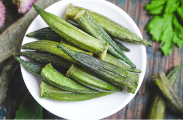 黄秋葵和秋葵有什么区别,黄秋葵属于秋葵里面的一个品种