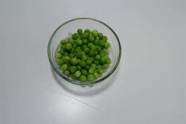 怎么防治豌豆的病虫害，与非豆科蔬菜轮作可防治褐斑病