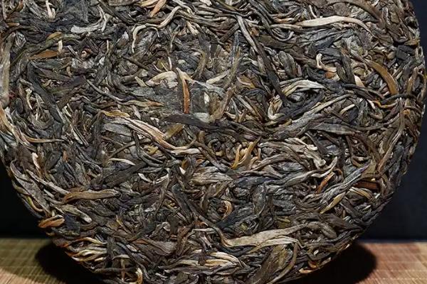 普洱茶生茶与熟茶的区别，外形和口感均不同