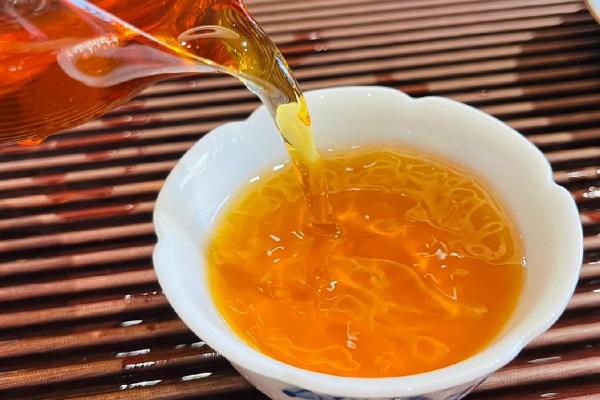 普洱茶生茶与熟茶的区别，外形和口感均不同