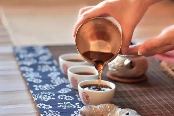 普洱茶生茶与熟茶的区别，外形和口感均不同
