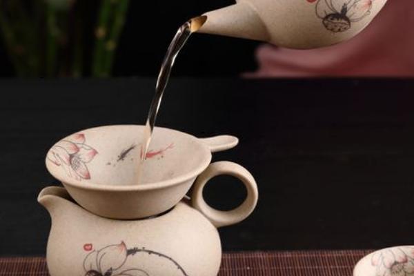 普洱茶生茶与熟茶的区别，外形和口感均不同