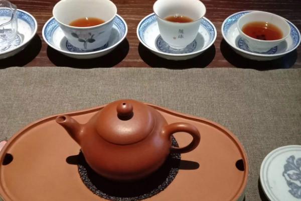 普洱茶生茶与熟茶的区别，外形和口感均不同