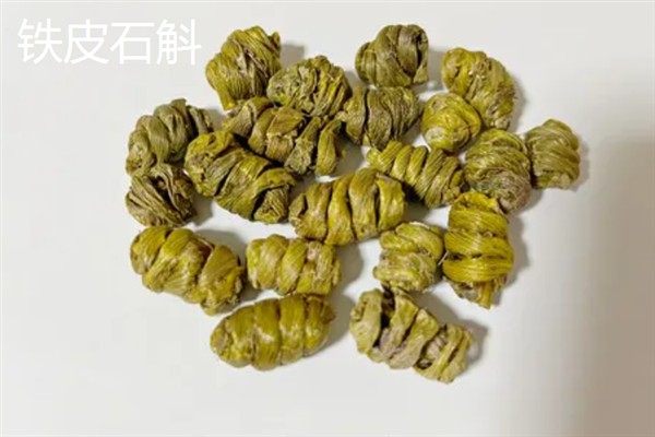 铁皮石斛和紫皮石斛的区别，颜色和生长环境均不同