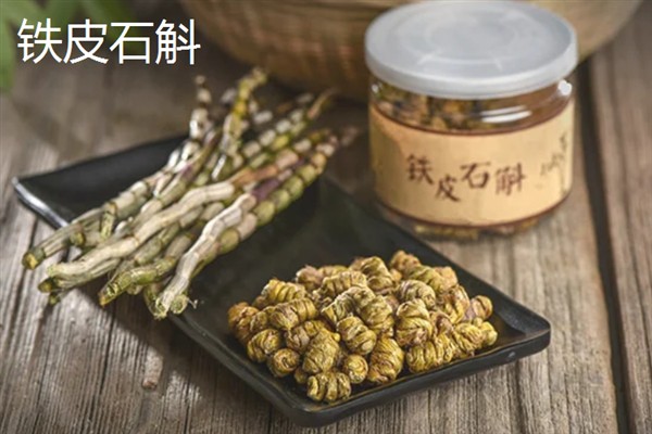 铁皮石斛和紫皮石斛的区别，颜色和生长环境均不同
