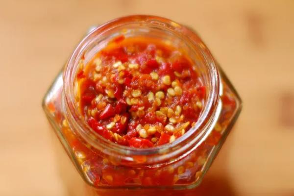 蔬菜怎么存储,洗干净用保鲜膜密封好保存在冰箱即可