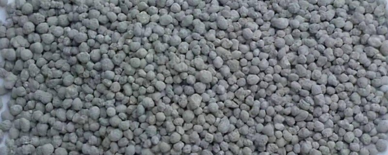磷肥大量施用的影响，会使土壤的理化性质恶化