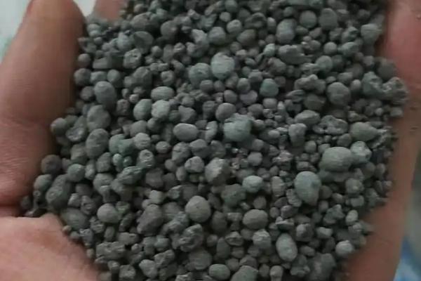 磷肥大量施用的影响，会使土壤的理化性质恶化