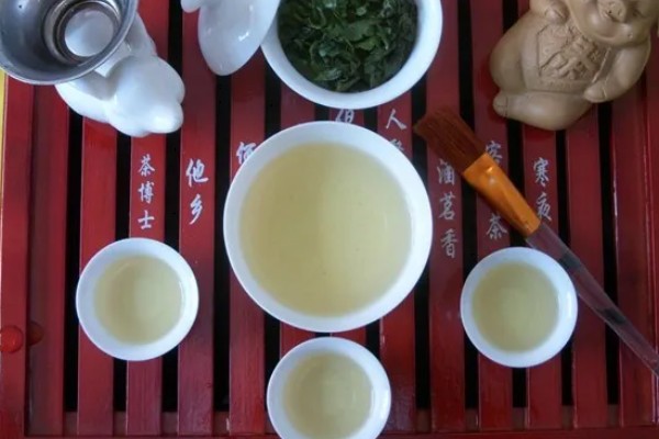 铁观音怎么冲泡，用沸水冲泡的第二道茶水才能饮用