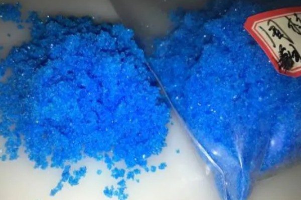 用硫酸铜杀藻后的解毒方法，使用解毒培藻素便可消除毒素