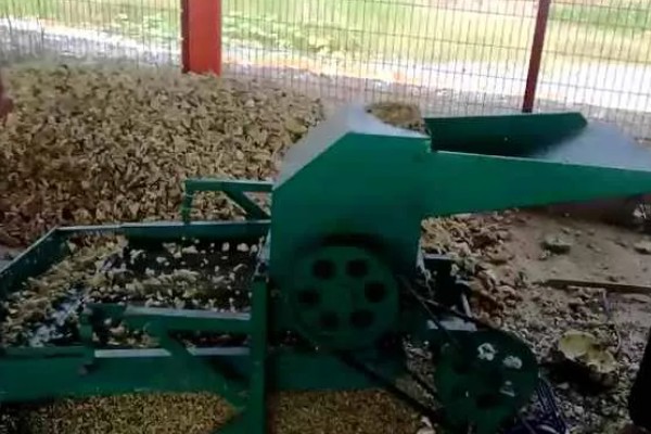 脱粒机的使用要求，喂入作物不准超量喂入