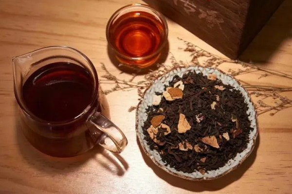 普洱熟茶如何辨别好坏，可以从外形、茶色和香气来分辨
