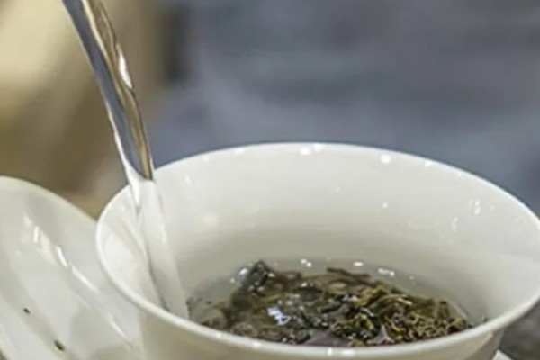 普洱熟茶如何辨别好坏，可以从外形、茶色和香气来分辨