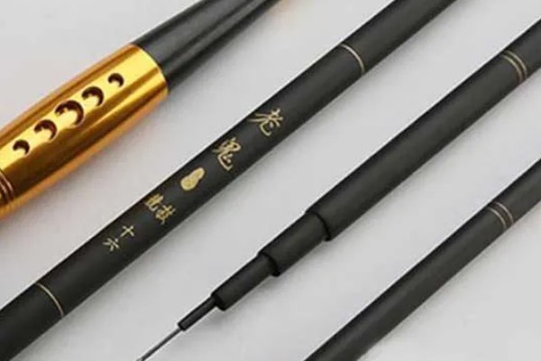 鱼竿黑坑版和休闲版的区别，材料和调性均不同