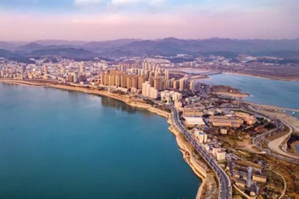 辽宁瓦房店市的特产，有黄元帅苹果、虾皮等