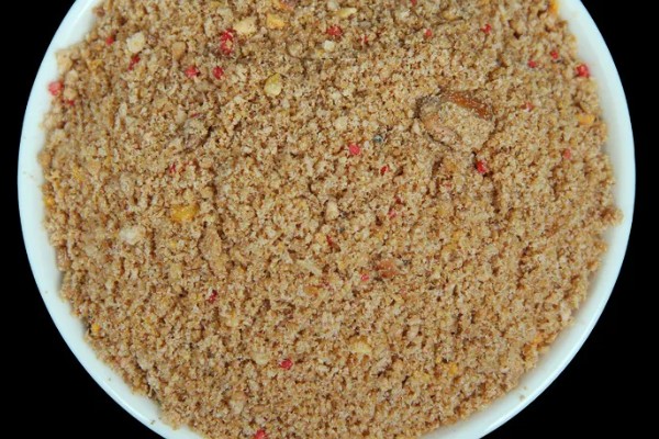 冬天钓鱼钓用哪种饵料，饵料最好选择味道大一些的