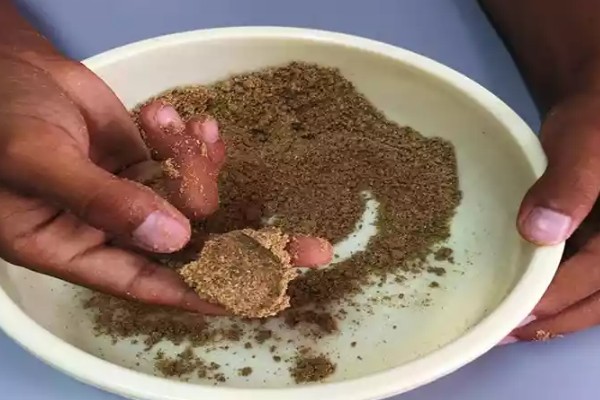 冬天钓鱼钓用哪种饵料，饵料最好选择味道大一些的