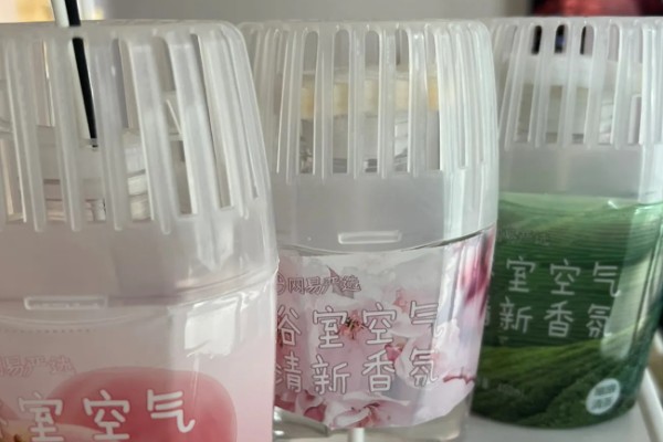 使用空气清新剂时的注意事项，夏季气温较高时不宜使用