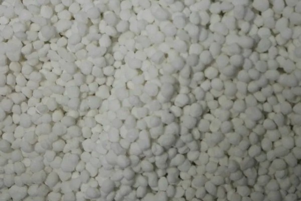 硫铵化肥的作用是什么，可以使作物的枝叶生长旺盛
