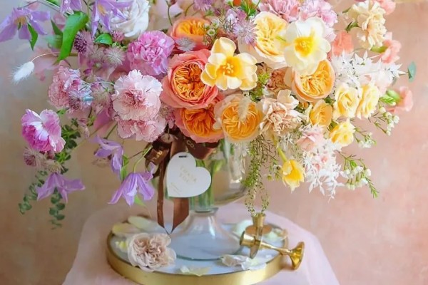 高考结束送什么花，推荐向日葵、百合花等