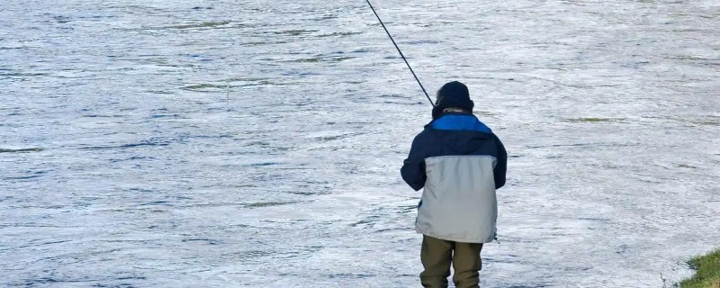 初冬气温为10度左右时的垂钓深度，可以控制在2-5米左右