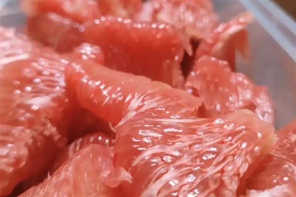 怎么给柚子剥皮，可采用以下2种方式