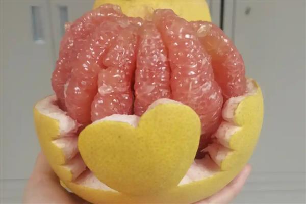 怎么给柚子剥皮，可采用以下2种方式