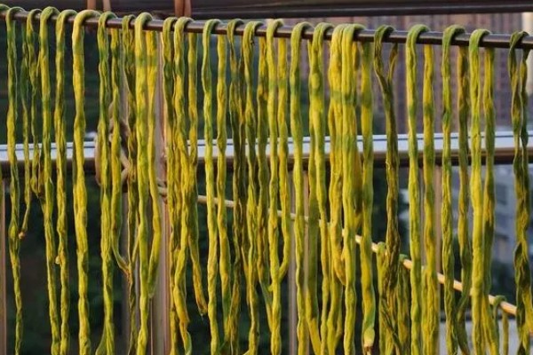 酸豆角如何腌制,先讲豆角清洗干净