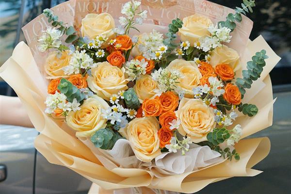 香槟玫瑰有什么花语，代表我只钟情于你等含义