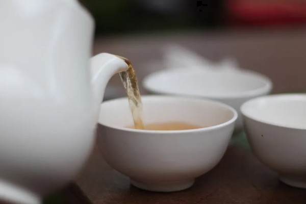 君子兰能浇茶叶水吗，是不可用茶水浇的
