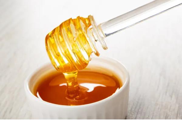 白色蜂蜜好还是透明蜂蜜好,二者各具优点难以比较