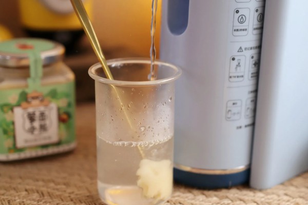 怎么吃枣花蜜,普遍方法是冲蜂蜜水