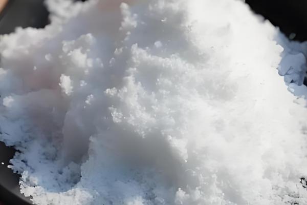 铵态氮肥有什么特点，其易溶于水且易分解