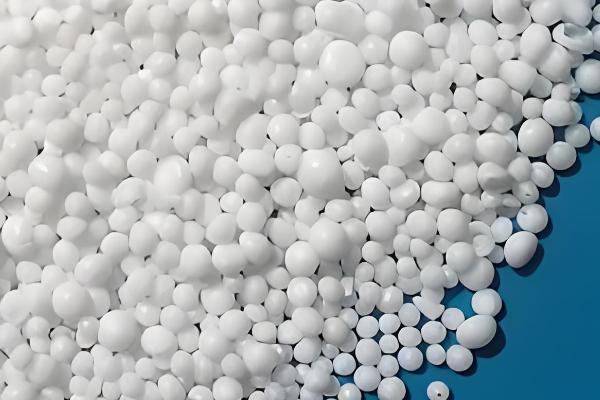 铵态氮肥有什么特点，其易溶于水且易分解