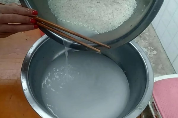 淘米水如何浇菜,先进行发酵处理